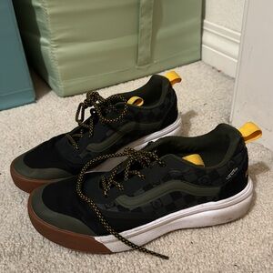 Kids vans in excellent condition size 2